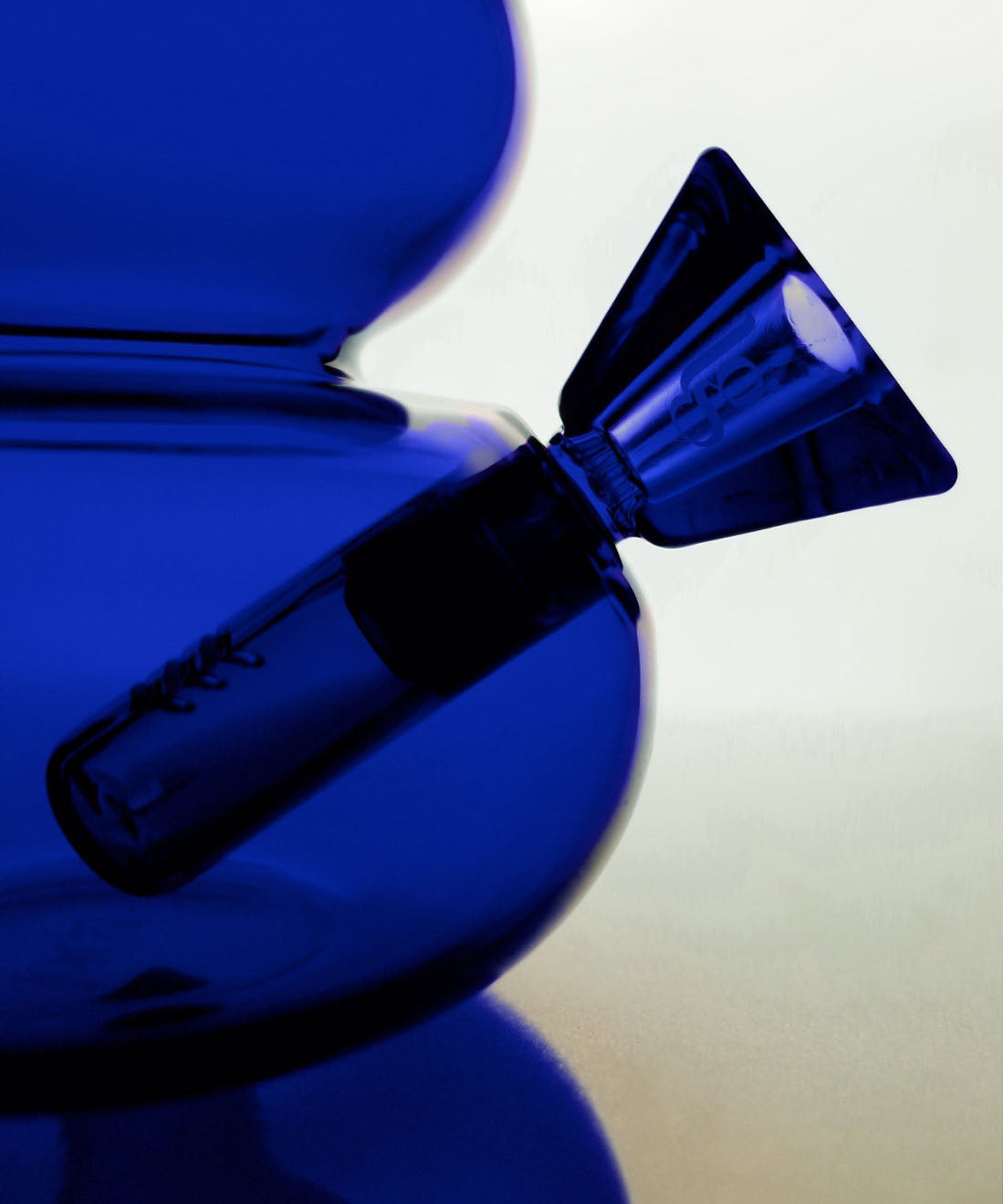 loke glass lilah bong in blue