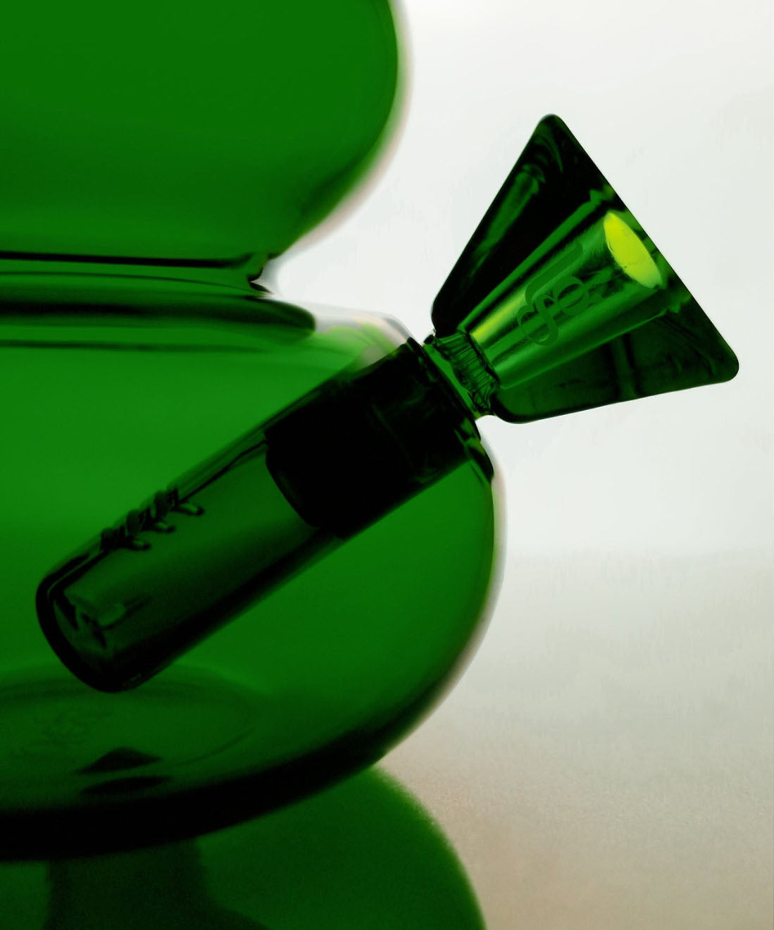 loke glass lilah bong in green